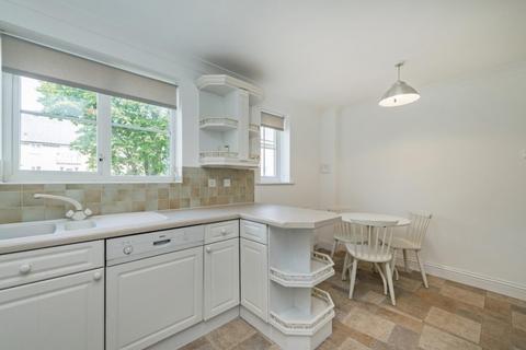 27 Gatcombe Mews, London, W5 3HF