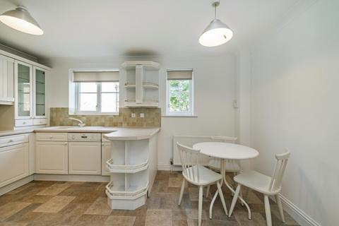 27 Gatcombe Mews, London, W5 3HF