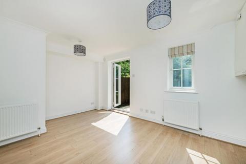 27 Gatcombe Mews, London, W5 3HF