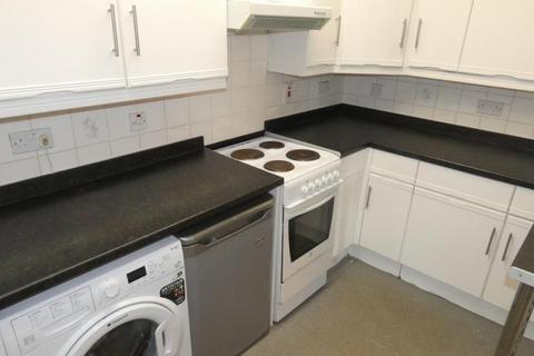 2 bedroom end of terrace house to rent, Grantlea Grove, Glasgow G32