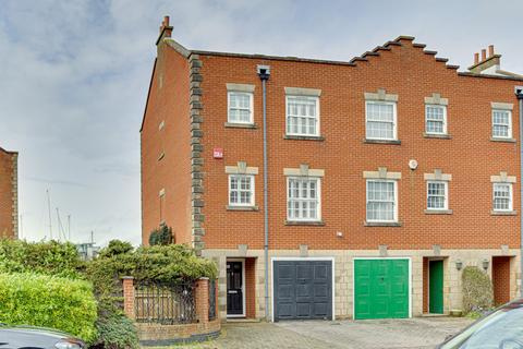 3 bedroom end of terrace house for sale, White Hart Road, Old Portsmouth