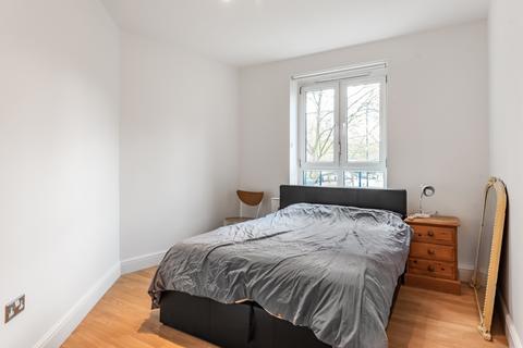 2 bedroom flat to rent, Jamaica Road London SE16