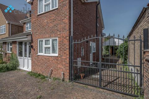 4 bedroom detached house to rent, Tyron Way, Sidcup DA14