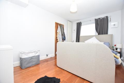 2 bedroom flat to rent, Brackley Road Beckenham BR3