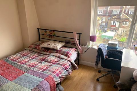2 bedroom flat to rent, Bournevale Road,London
