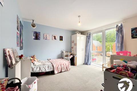 3 bedroom flat for sale, Cross Street, Chatham, Kent, ME4