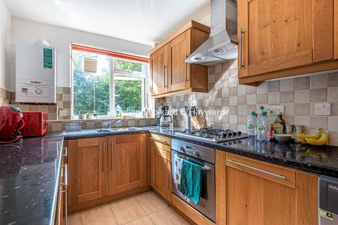 2 bedroom flat for sale, High Road, Whetstone