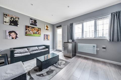 54 Buckland Crescent, Windsor, SL4 5JS