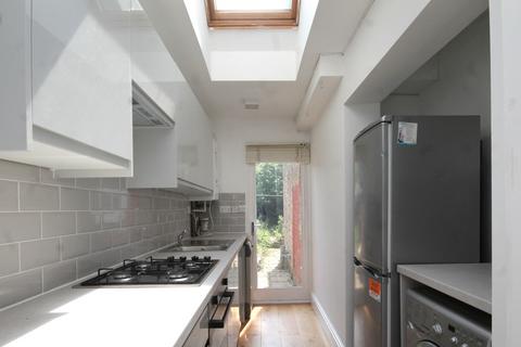 2 bedroom flat to rent, Kimberley Gardens, Harringay, N4