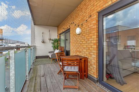 1 bedroom apartment for sale, Thornbury Way, Walthamstow