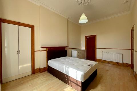 3 bedroom flat to rent, Otago Street, Hillhead, Glasgow, G12
