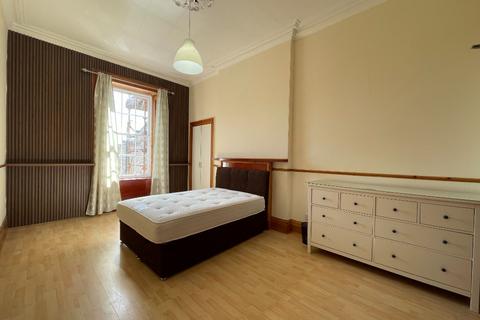 3 bedroom flat to rent, Otago Street, Hillhead, Glasgow, G12