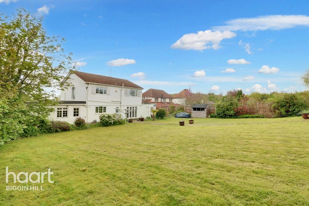 Leaves Green Road, Keston 3 bed detached house £800,000