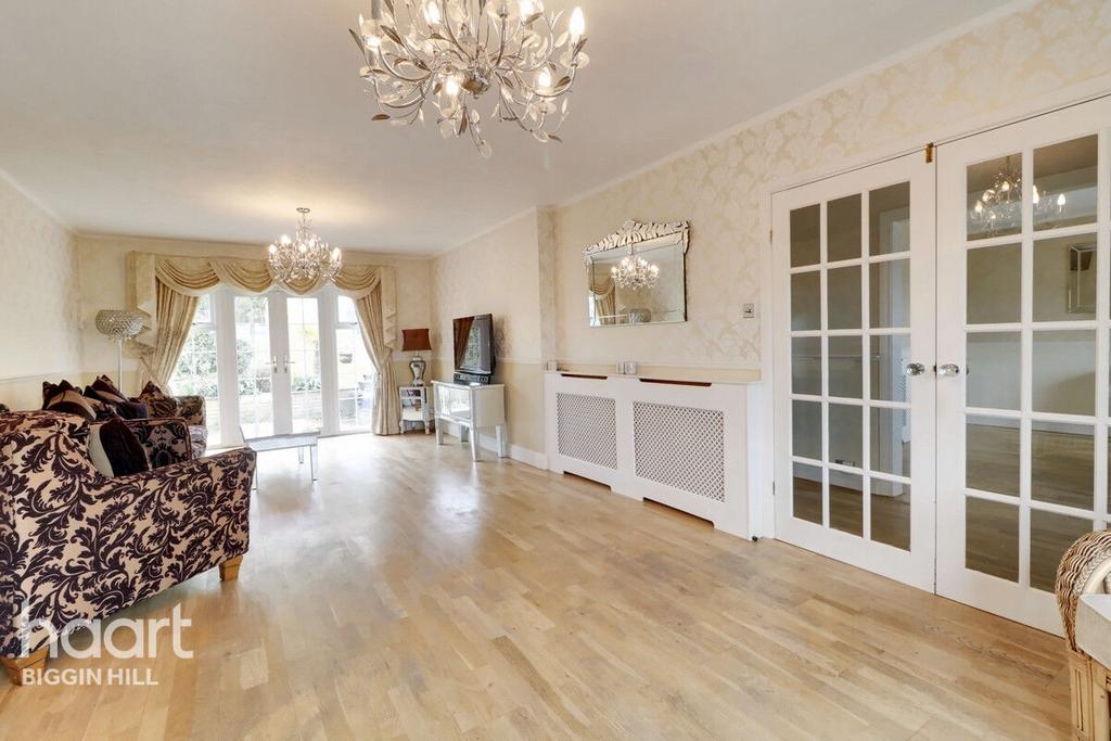 Leaves Green Road, Keston 3 bed detached house for sale £800,000