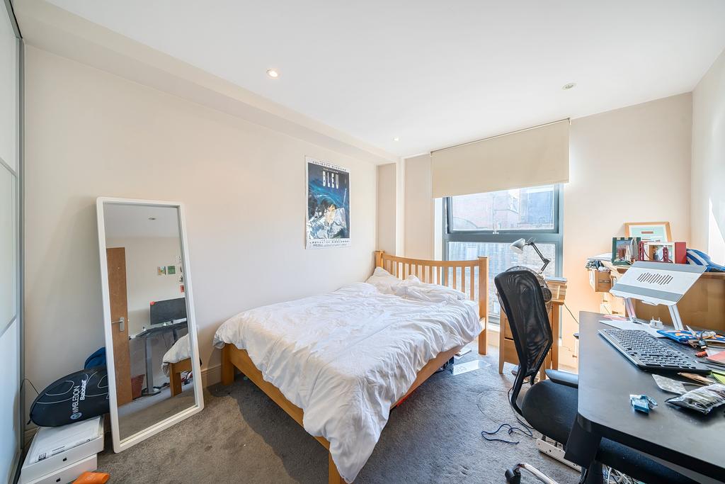 Bedroom 2 - 3.23m x 2.84m (10' 7" x 9' 4")