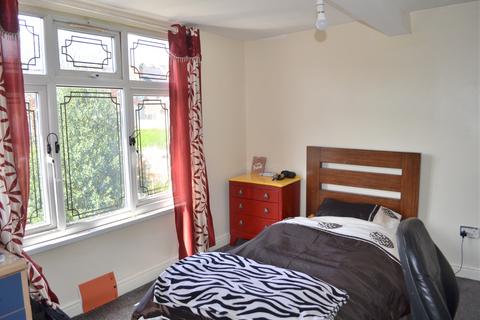 4 bedroom terraced house to rent, Lodge Road, Redditch B98