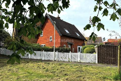 2 bedroom detached house for sale, Bridgecote Lane, Basildon SS15