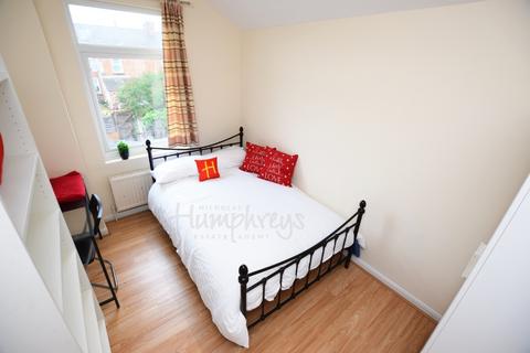 4 bedroom terraced house to rent, Euston Road, Northampton NN4