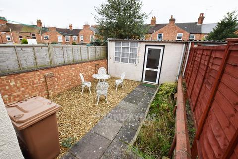 3 bedroom terraced house to rent, Lincoln Street, Northampton NN2