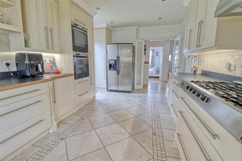 15 Cottage Grove, Clacton-on-sea, CO16 8DH
