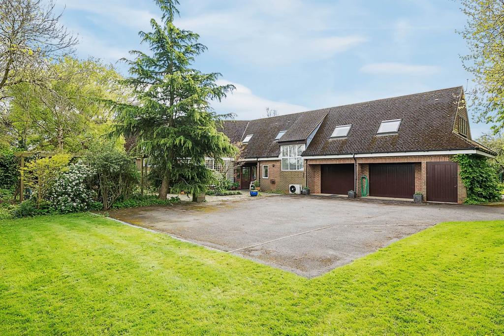Aylesbury Road, Aylesbury HP22 6 bed detached house for sale £1,250,000