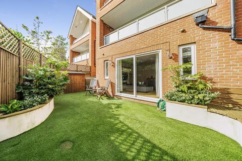 2 bedroom flat for sale, Stile Hall Gardens, Chiswick