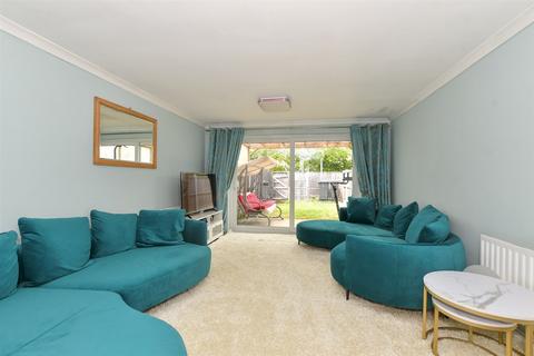 19 Bynghams, Harlow, CM19 5NR