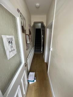 6 bedroom end of terrace house to rent, Luton, LU1