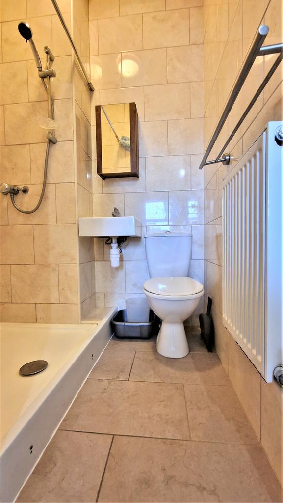 Room 2 - Ensuite