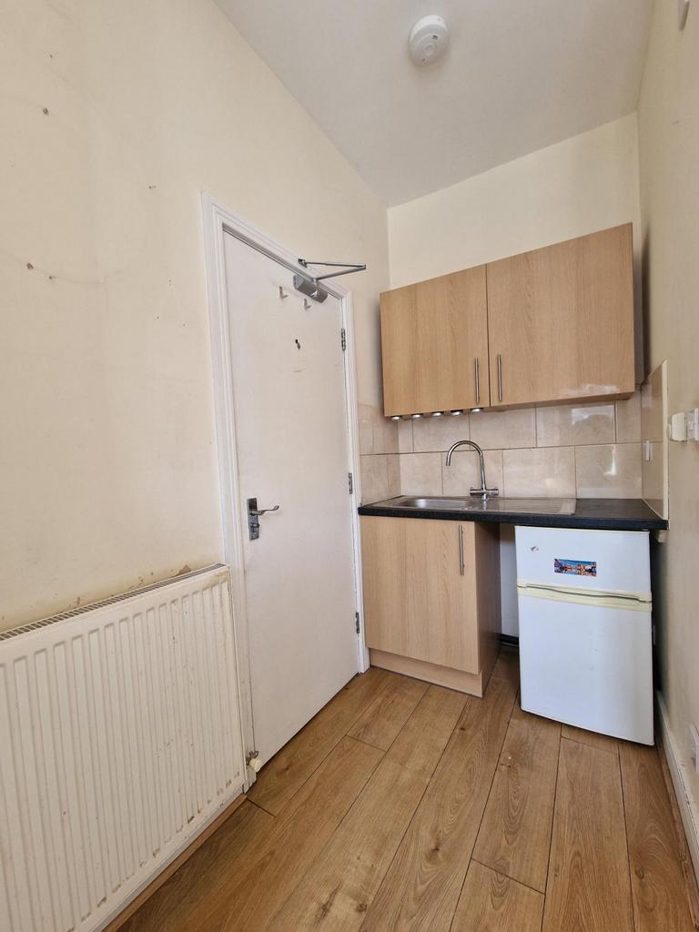 Room 1 - Kitchenette
