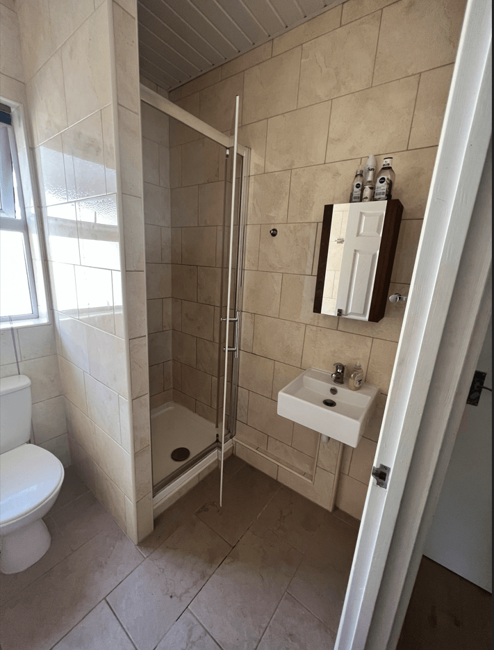 Room 6 Ensuite