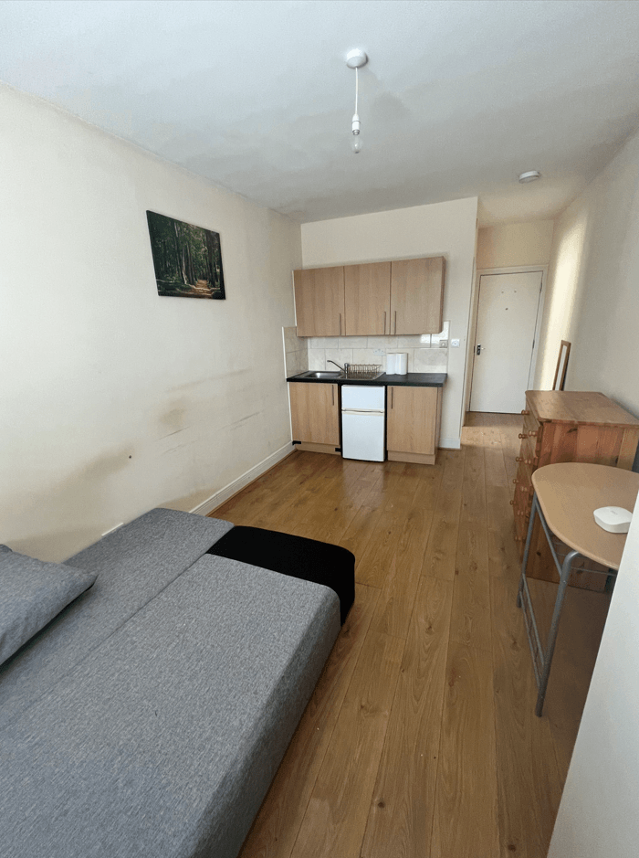 Room 6 - Kitchenette