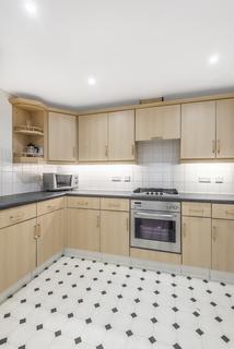 2 bedroom apartment to rent, Greenview Close London W3