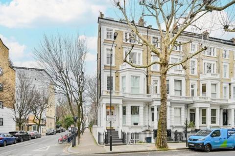 3 bedroom flat for sale, 12d Marloes Road, London, W8 5LJ