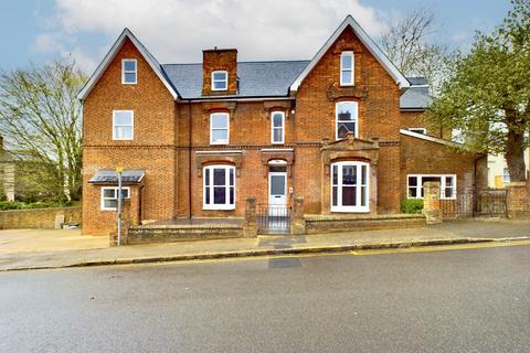 1 bedroom apartment to rent, Stuart Lodge, Stuart Road, High Wycombe, HP13 6AG
