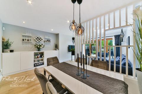4 bedroom townhouse for sale, The Village, London