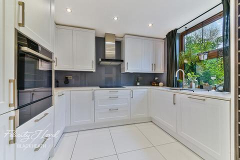 4 bedroom townhouse for sale, The Village, London