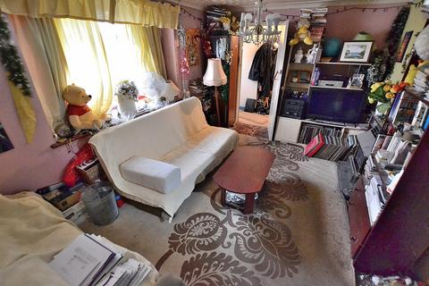 2 bedroom detached bungalow for sale, Selbourne Crescent, Wolverhampton