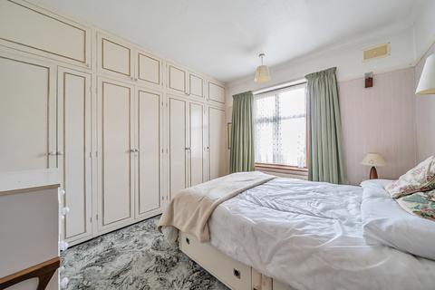 2 bedroom bungalow for sale, Derwent Avenue, Pinner, HA5
