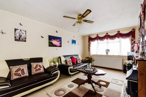 2 bedroom flat for sale, Bangor Close, Northolt, UB5