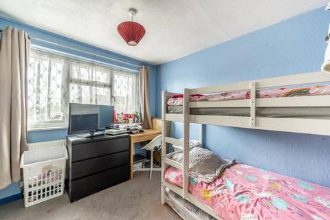 2 bedroom flat for sale, Bangor Close, Northolt, UB5