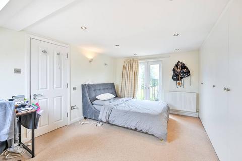 149 Latchmere Lane, Kingston Upon Thames, KT2 5NX