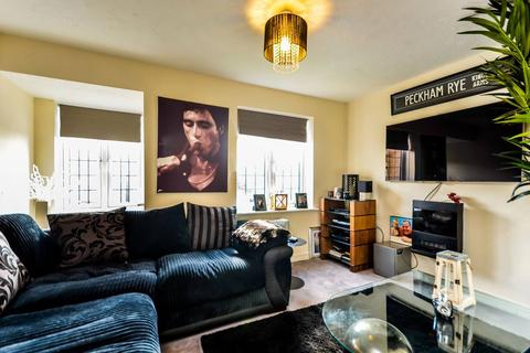 2 bedroom maisonette to rent, Bushwood Drive, Bermondsey, London, SE1