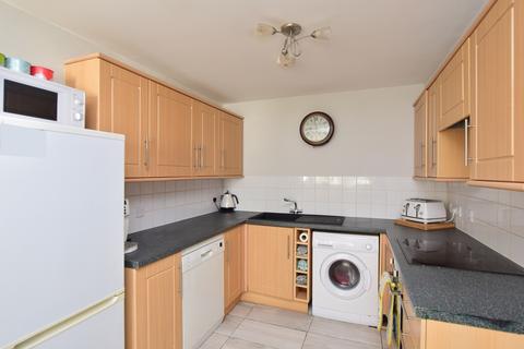2 bedroom flat to rent, London Road Dover CT17