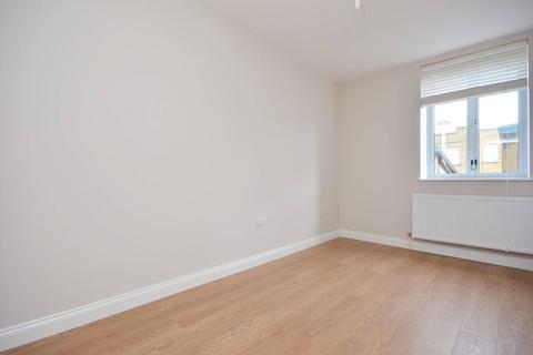 3 bedroom flat to rent, Choumert Road, Peckham, London, SE15