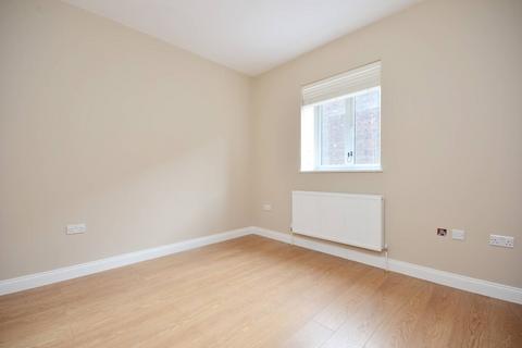 3 bedroom flat to rent, Choumert Road, Peckham, London, SE15