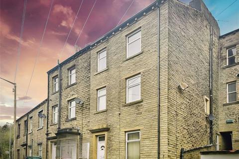 3 bedroom end of terrace house to rent, Dale Street, Longwood, Huddersfield, HD3