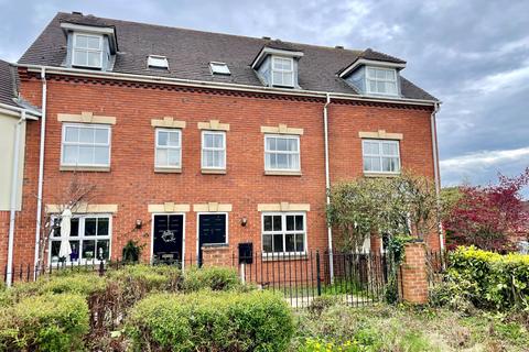 3 bedroom terraced house to rent, Pascoe Crescent, Daventry, NN11