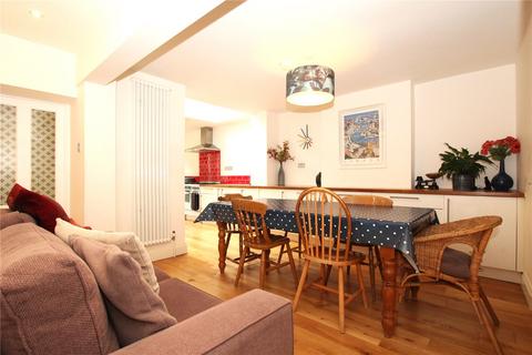 86 Waverley Road, London, SE18 7TJ