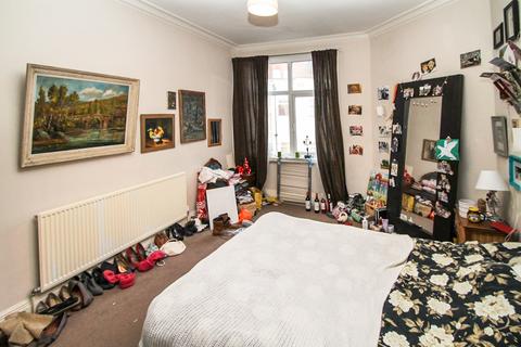 4 bedroom terraced house to rent, St Michaels Crescent, Headingley, Leeds, LS6